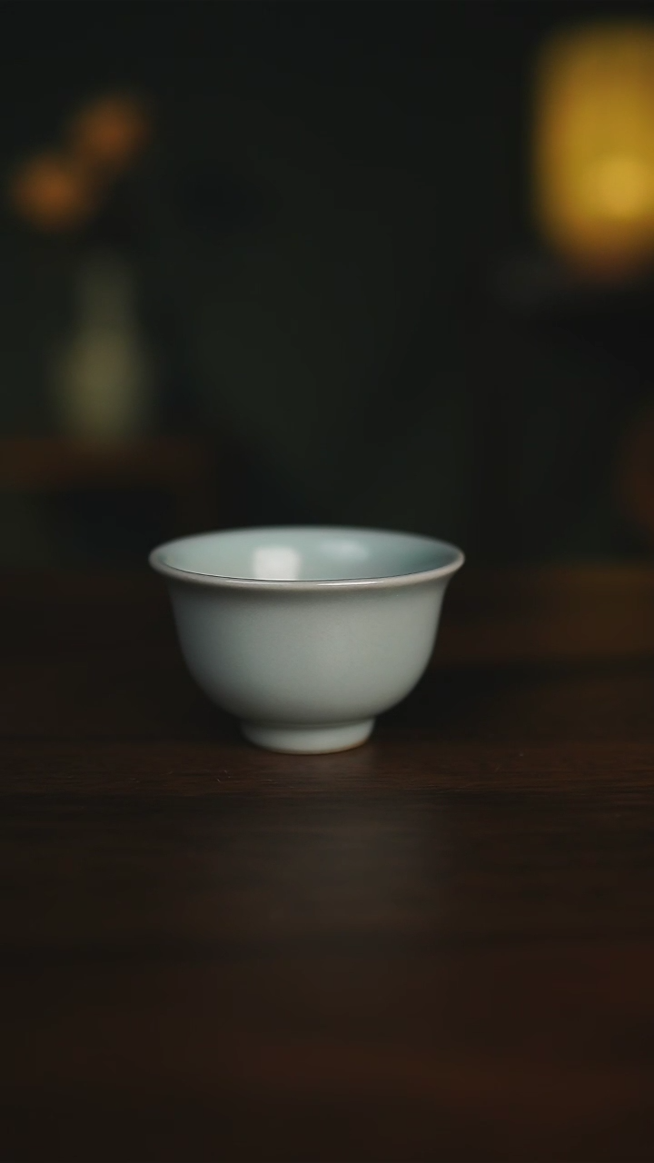 【闪购商品】仿古天青釉 无纹不开片压手杯  一级