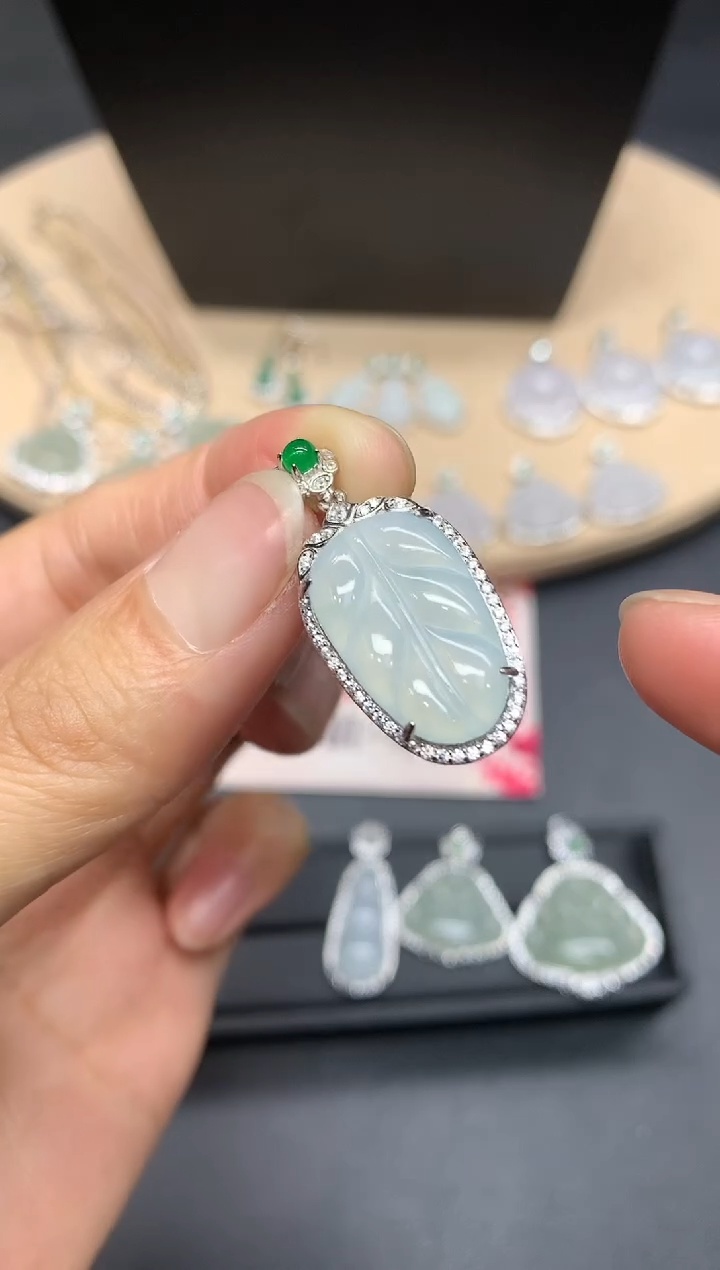 【闪购商品】翡翠吊坠(不含链)银S925镶嵌叶子【多样性发其一】