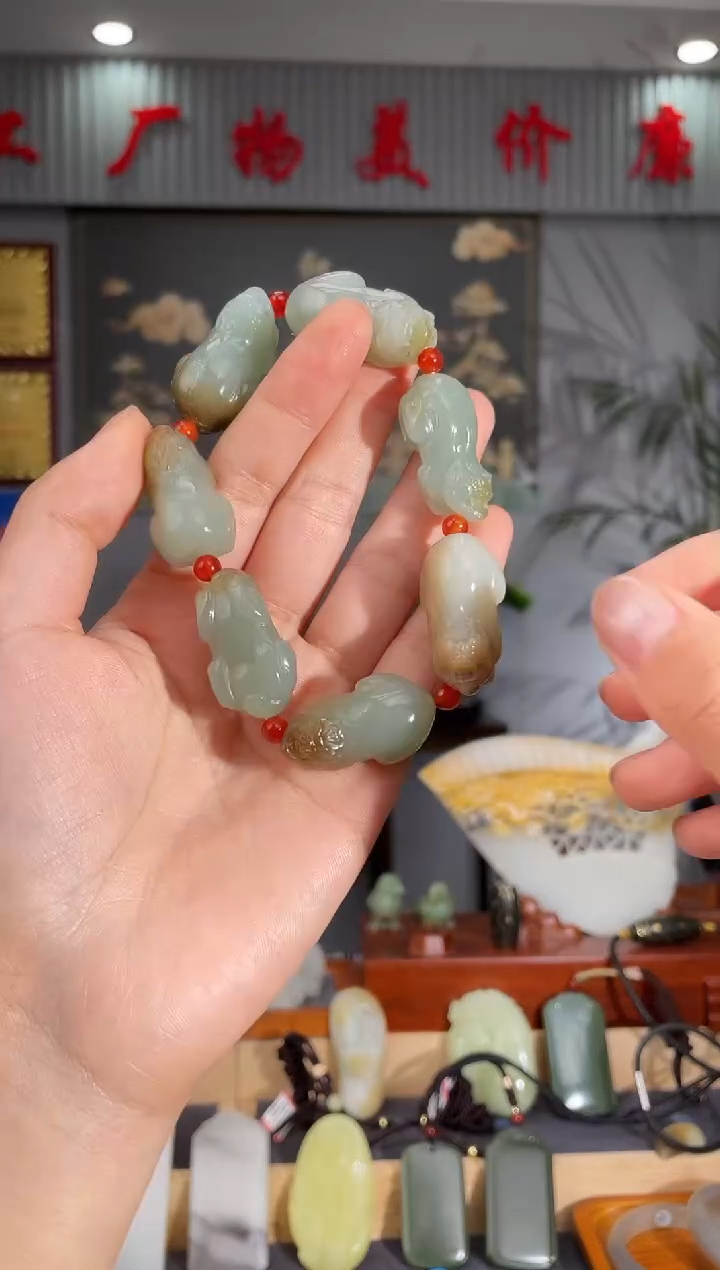 和田玉未镶嵌颈饰1