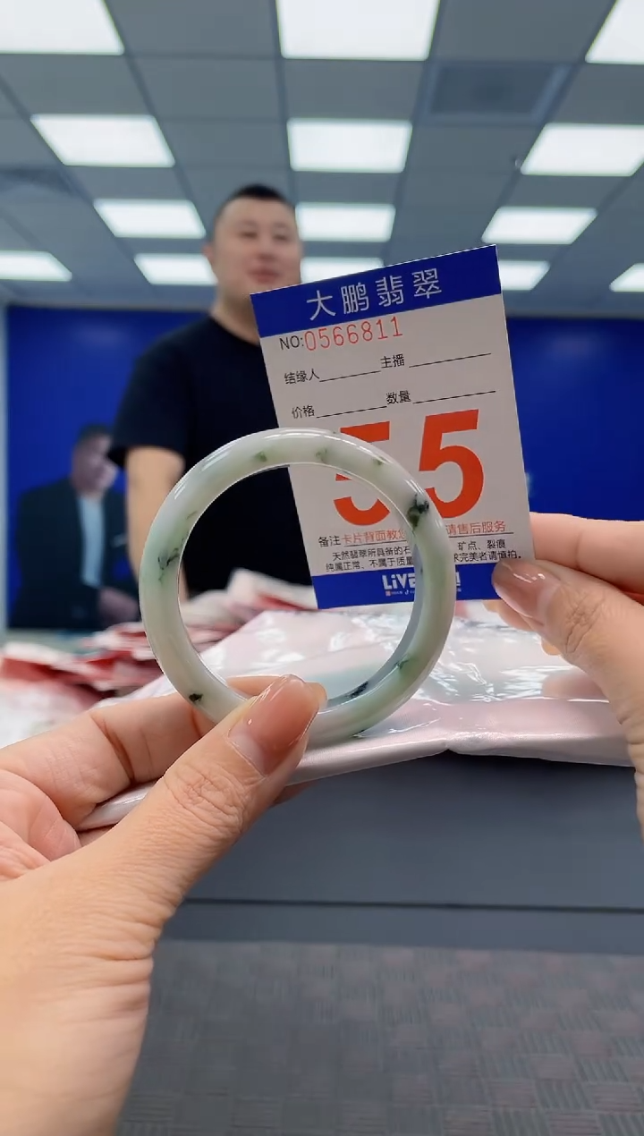 翡翠手镯未镶嵌AAAAAAAA