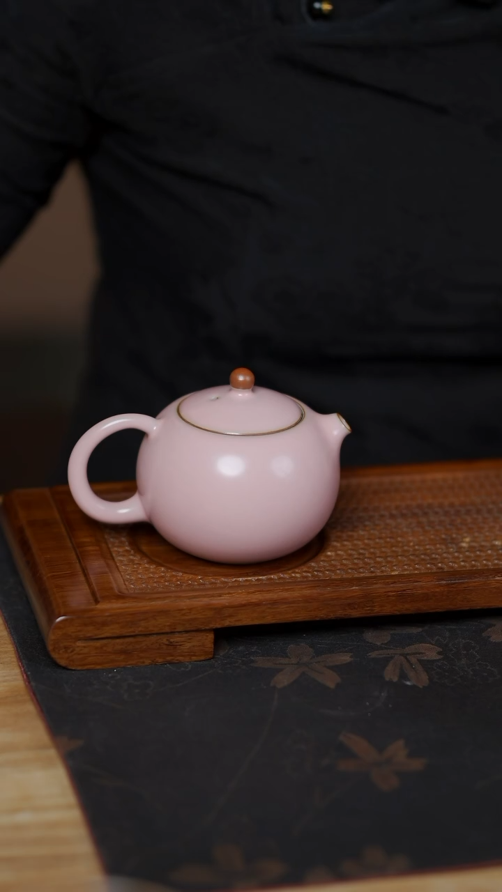 【闪购商品】云隐造物 粉色西施壶     