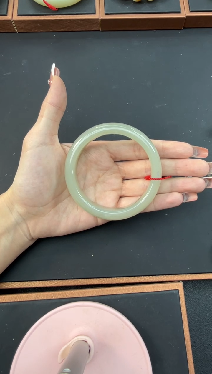 【闪购商品】和田玉手镯未镶嵌且末微色差近矿61+手镯