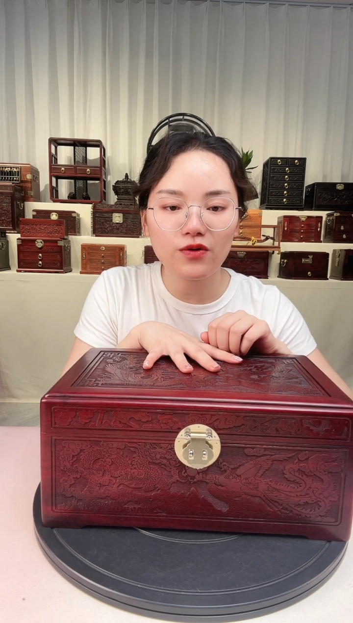 紫檀木类端景台龙凤呈祥平雕