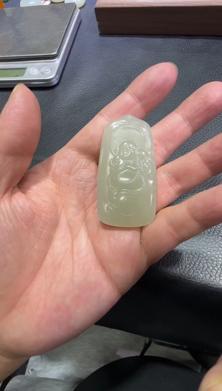 吊坠(赠链)未镶嵌和田玉近矿高清白吊坠 （产地直发 ）