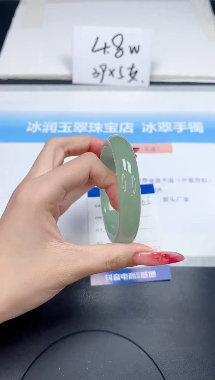 【闪购商品】石英质玉手镯未镶嵌235-58