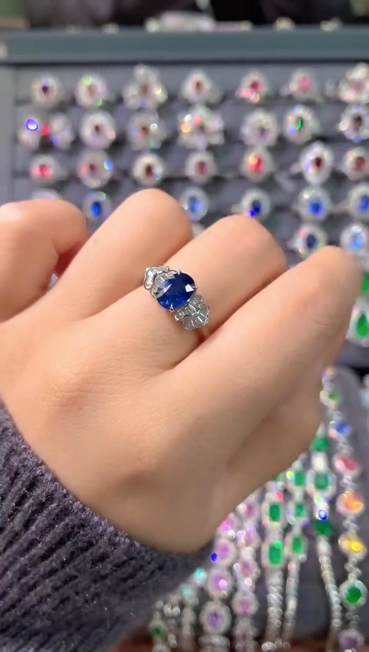 戒指蓝宝石18K金镶嵌-2克拉*无烧