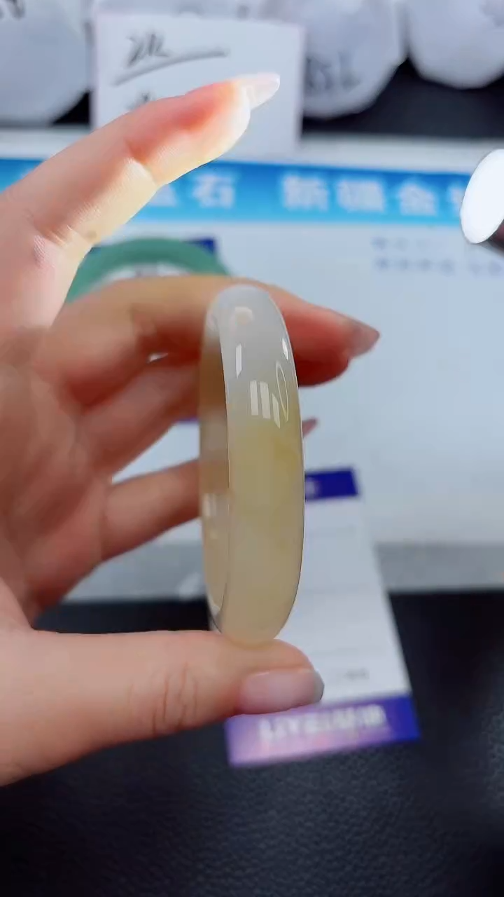 【闪购商品】石英质玉手镯未镶嵌47