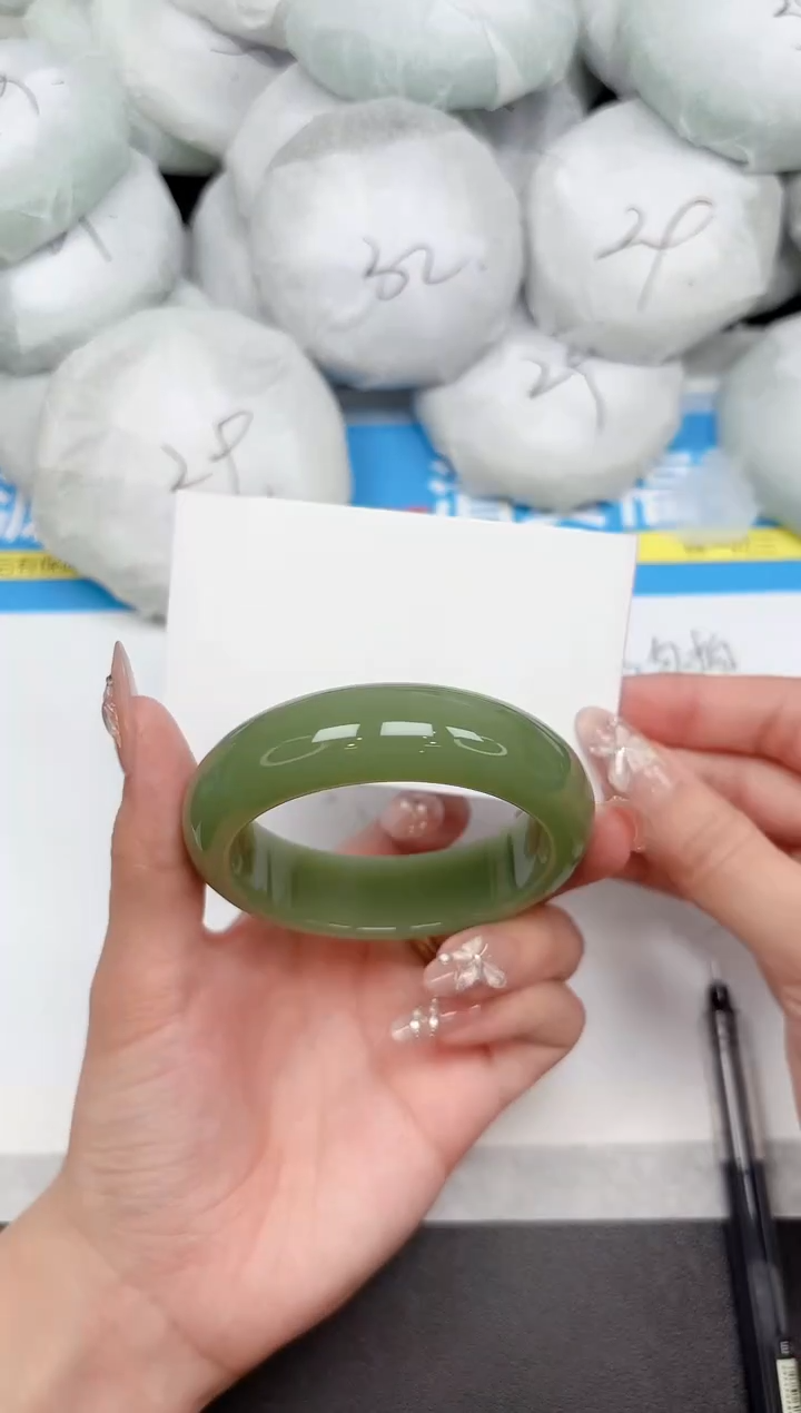 未镶嵌手镯石英质玉220-52.4