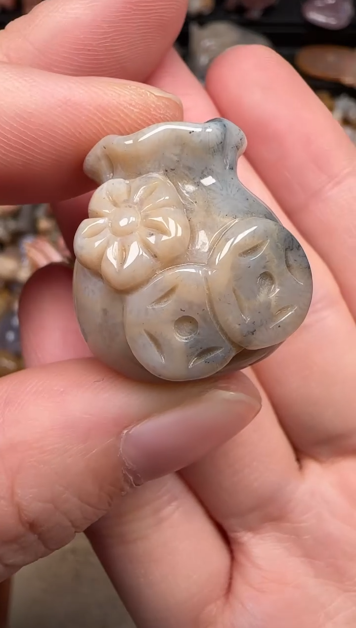 硅化珊瑚（珊瑚玉）未镶嵌颈饰096