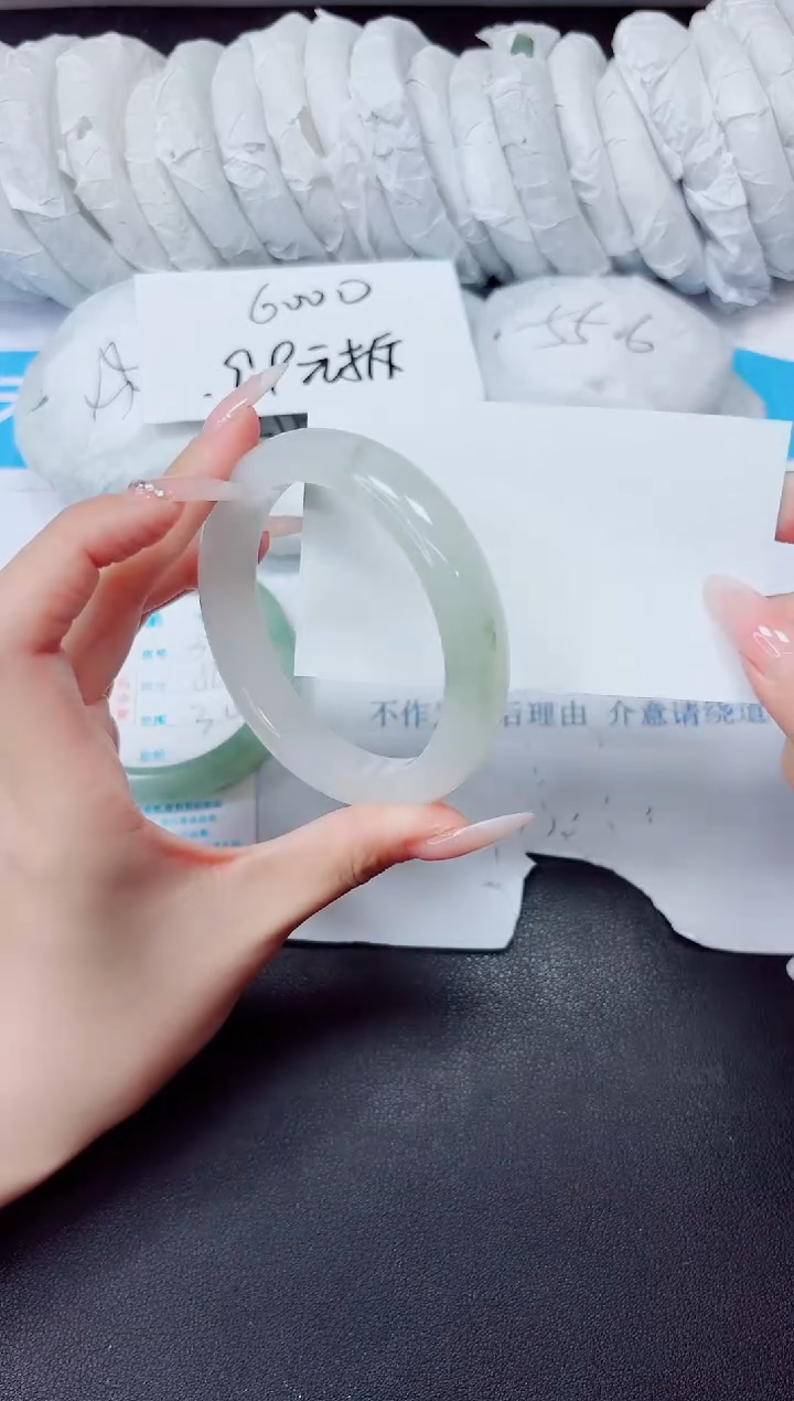 石英质玉手镯未镶嵌31/57