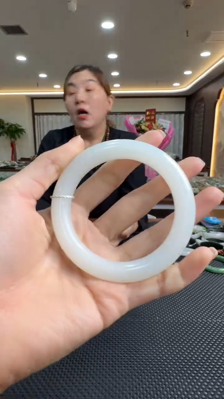 颈饰未镶嵌和田玉手镯60