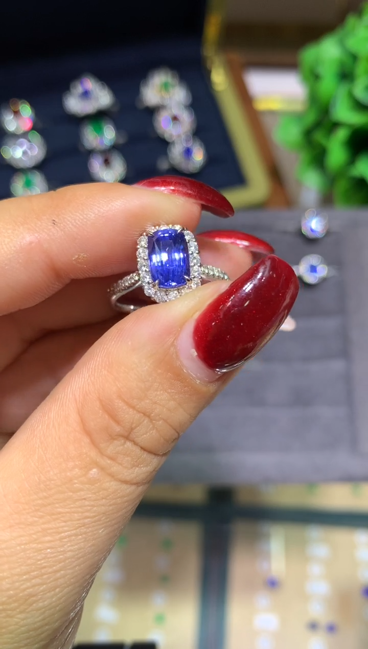 戒指蓝宝石18K金镶嵌2.55ct