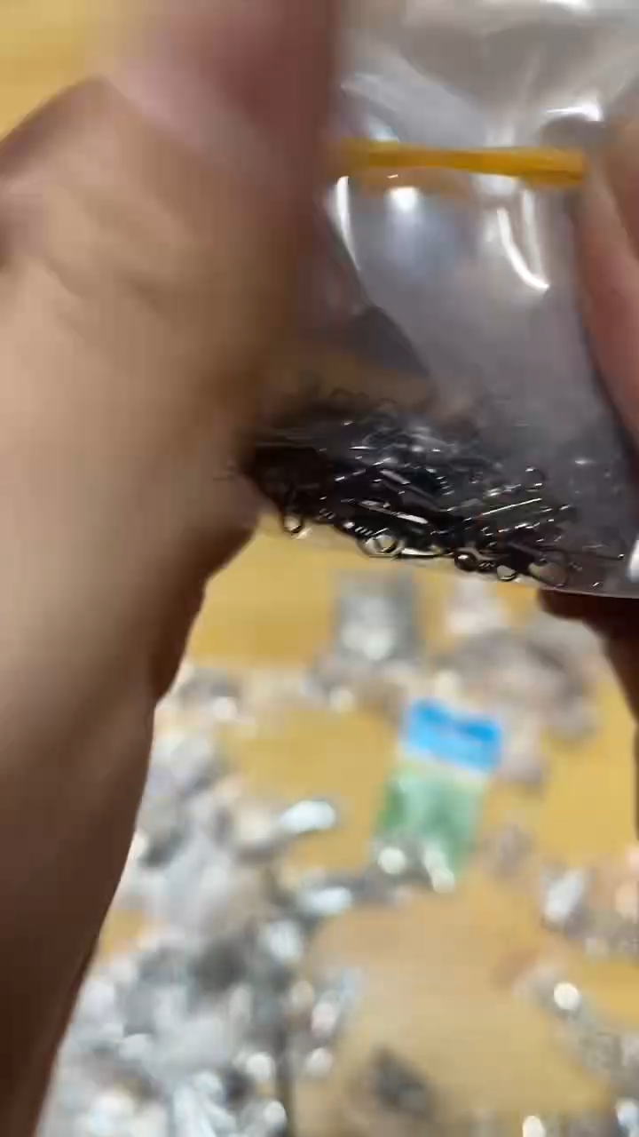 渝*815   别针八字环  小小的