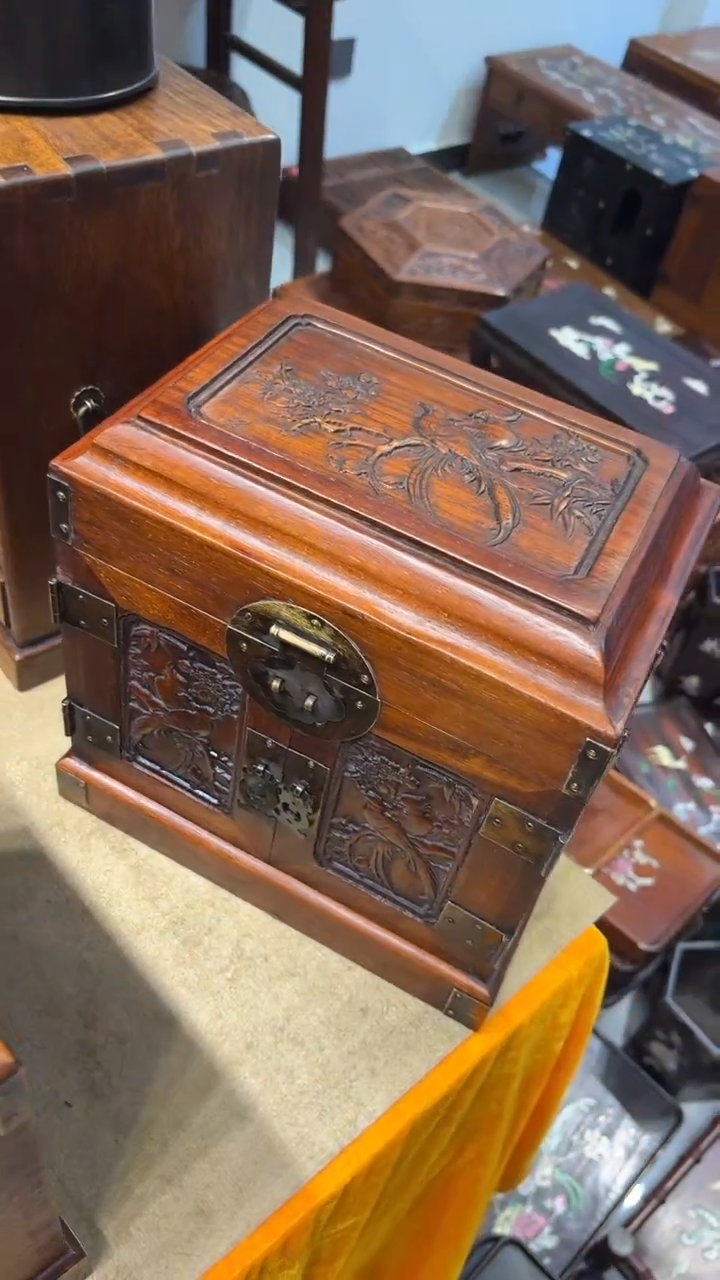 【闪购商品】木喜鹊登梅雕刻官箱