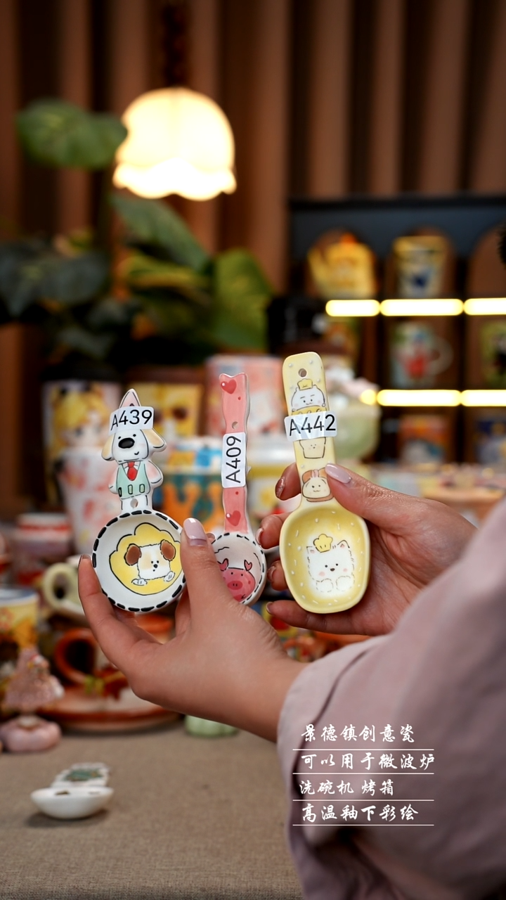 ᰔ****?小猪下狗勺景德镇手工手绘陶瓷