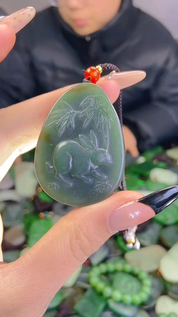 颈饰未镶嵌和田玉1