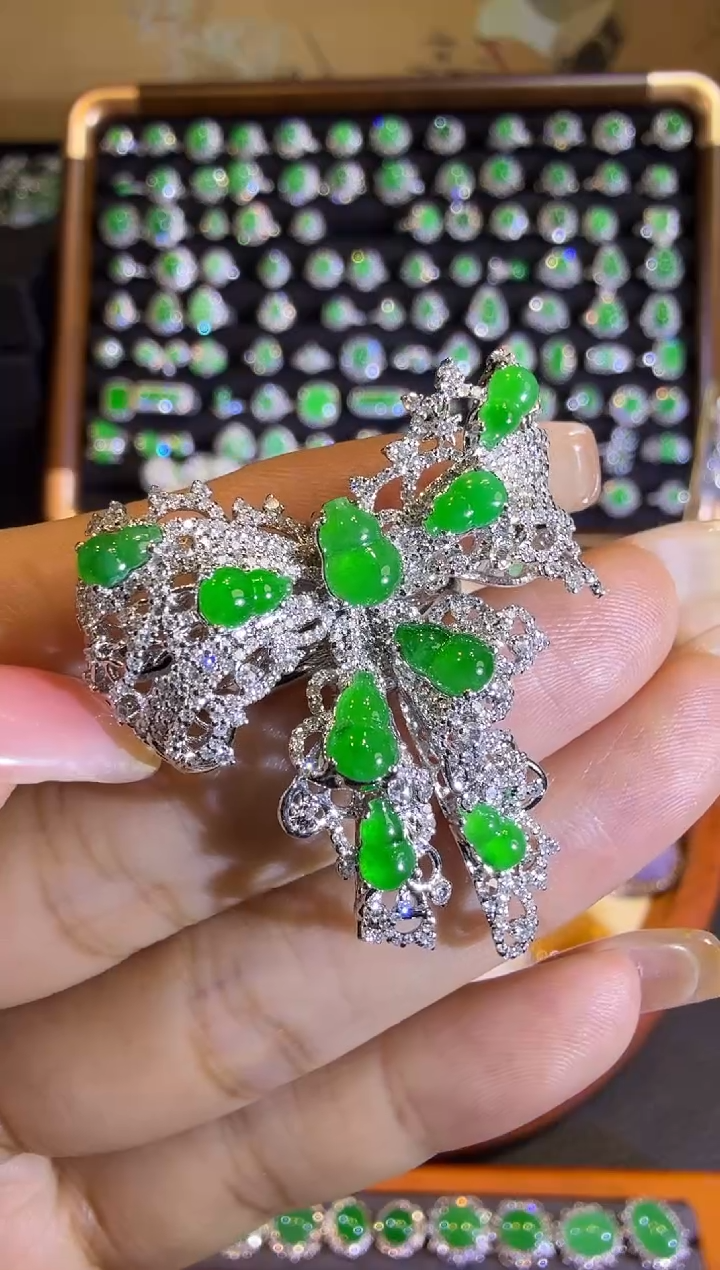 【闪购商品】翡翠戒指18K金镶嵌满绿葫芦戒指胸针吊坠三用