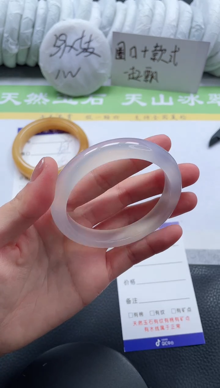 【闪购商品】石英质玉手镯未镶嵌A74-56+