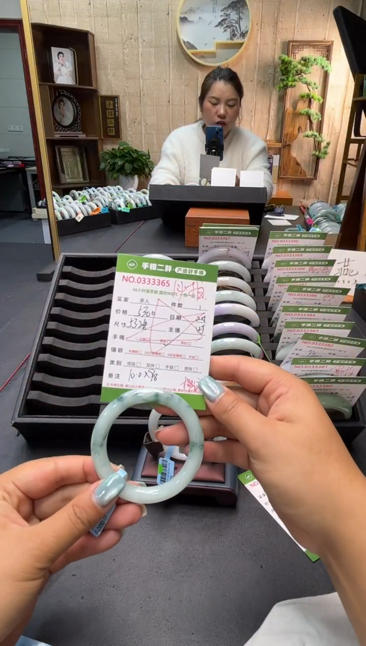 【闪购商品】翡翠手镯（圆镯）未镶嵌多人