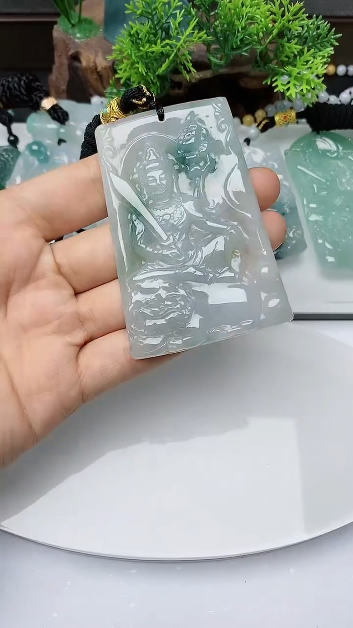 【闪购商品】翡翠颈饰未镶嵌        