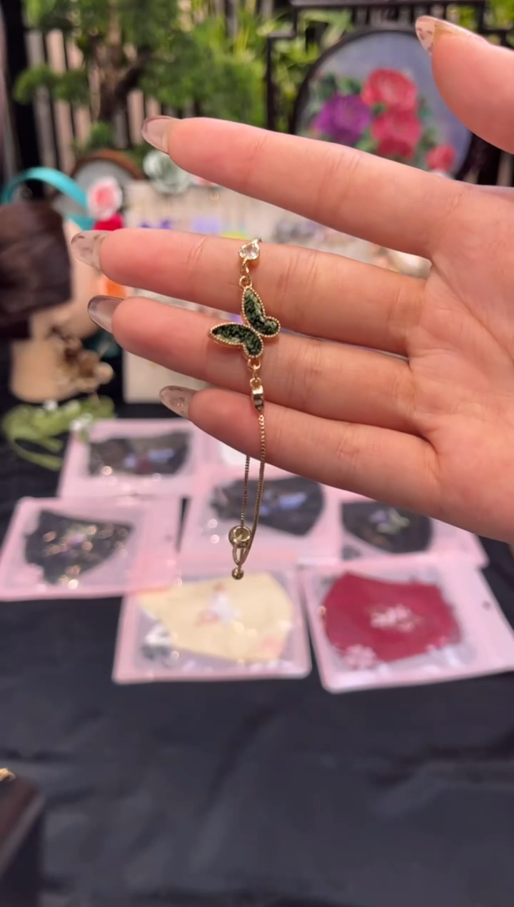 织绣邱**1非遗苏绣手工饰品