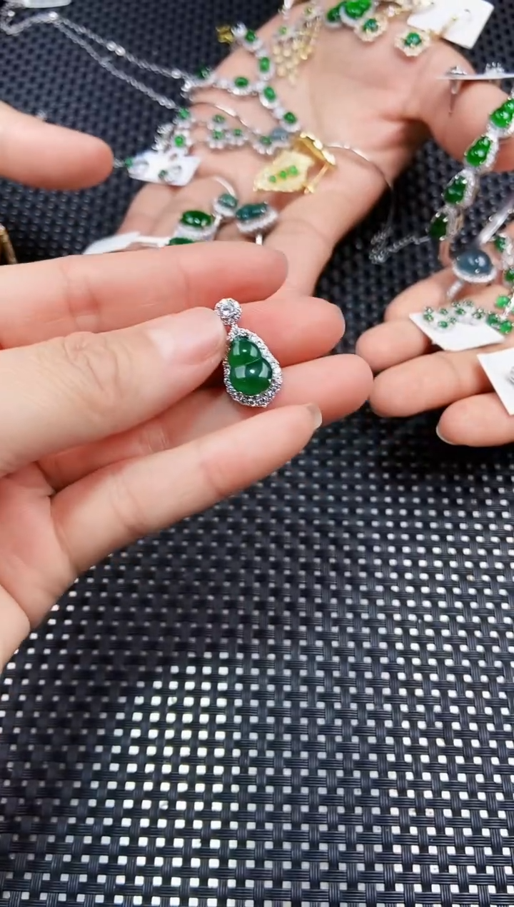 【闪购商品】翡翠吊坠(不含链)未镶嵌111111111