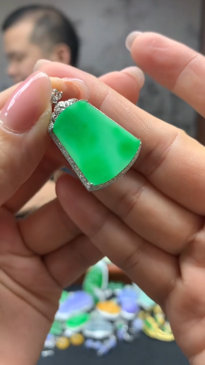 【闪购商品】翡翠颈饰18K金镶嵌6-天然翡翠