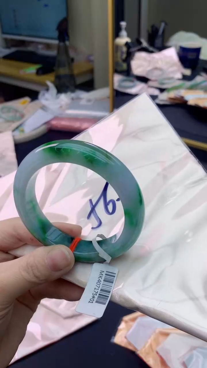 【闪购商品】翡翠手镯未镶嵌0884527843