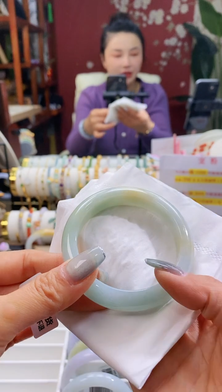 【闪购商品】翡翠手镯未镶嵌102圈口5556/12.5*8.4