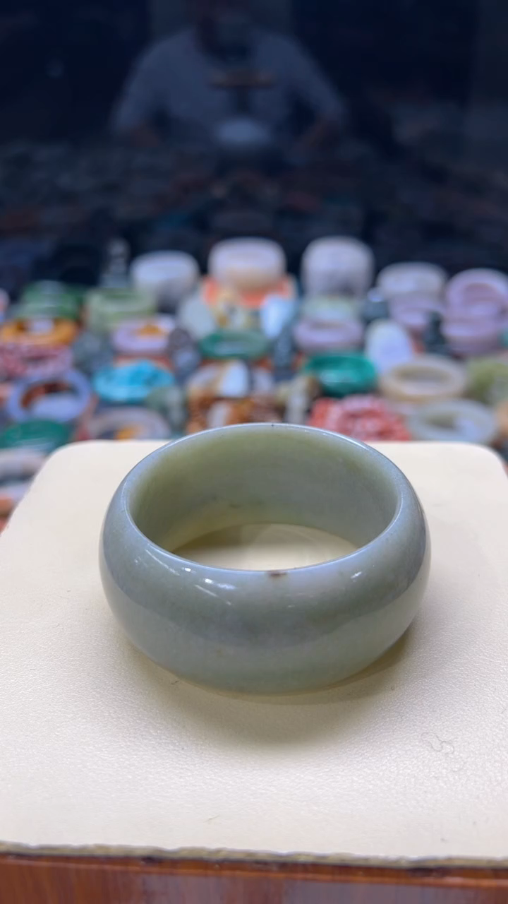 【闪购商品】石英质玉手镯未镶嵌129