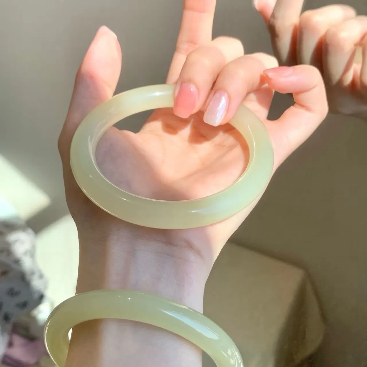 天然清新女款手镯圆条冰透浅绿少女风古风