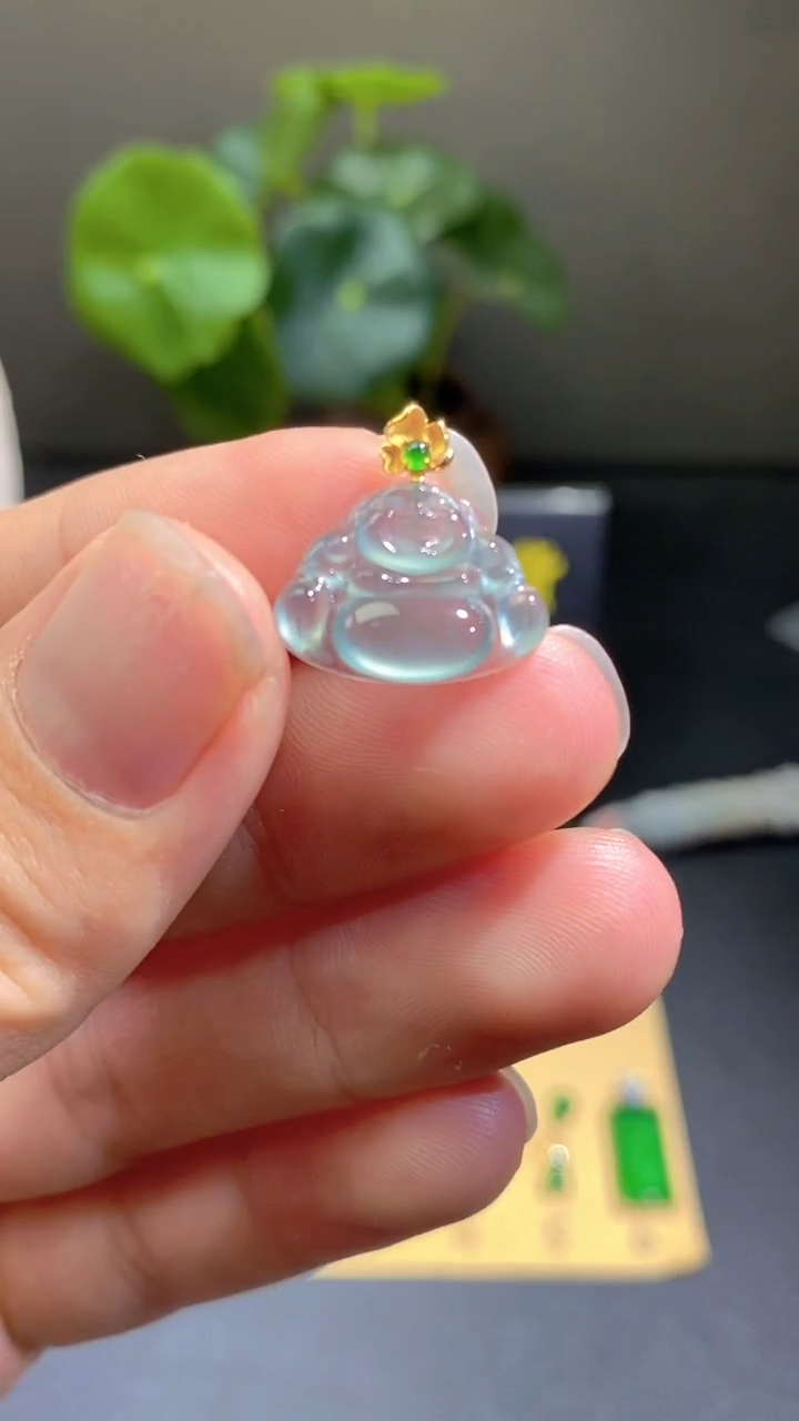 颈饰18K金镶嵌翡翠翡翠A货