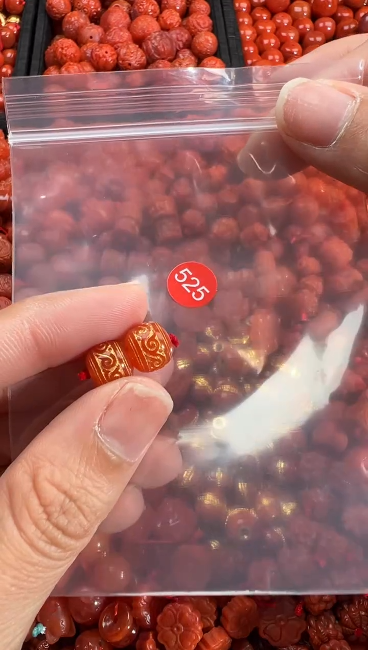 南红玛瑙未镶嵌颈饰1