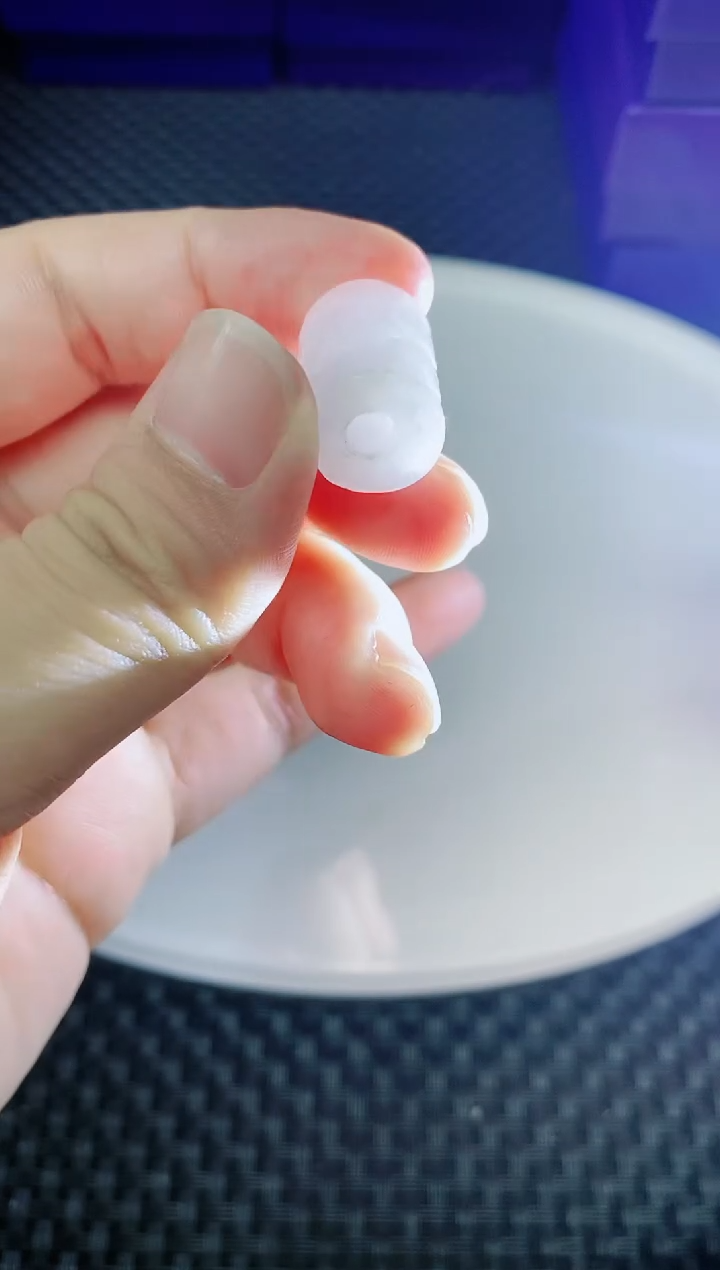 翡翠未镶嵌颈饰            