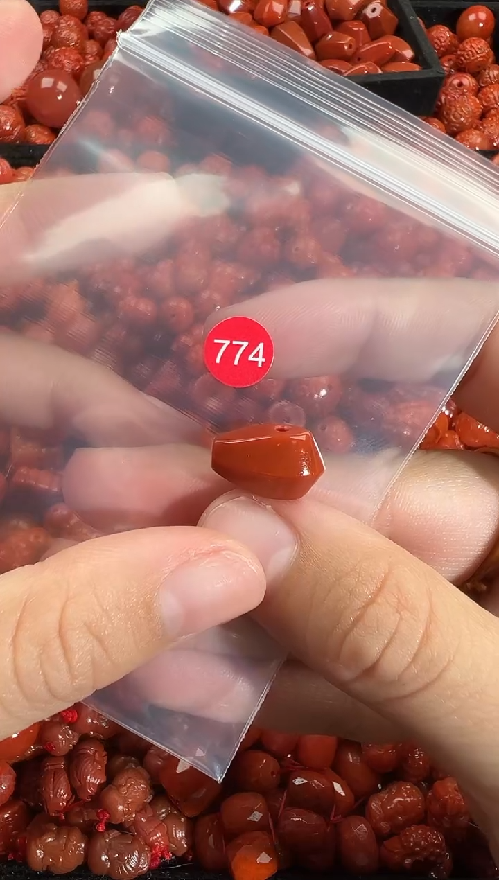 颈饰未镶嵌南红玛瑙1