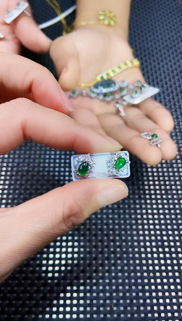 【闪购商品】翡翠耳饰未镶嵌11111111