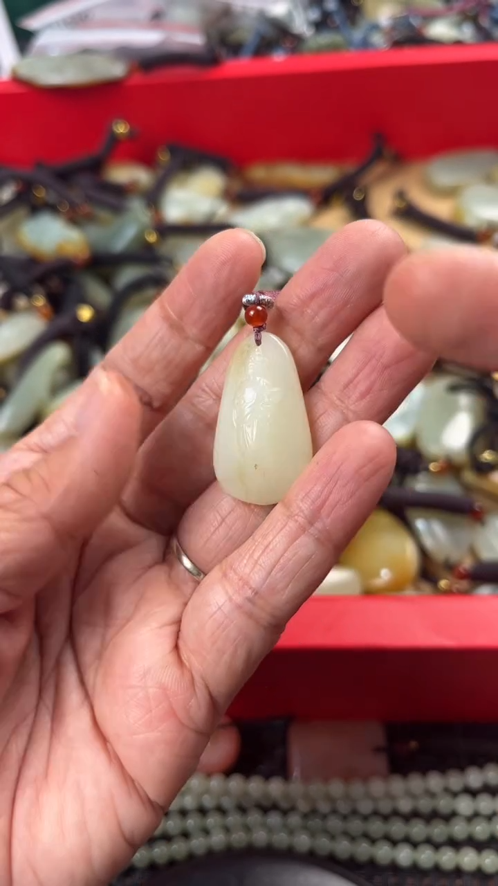 【闪购商品】和田玉颈饰未镶嵌多样性发货没有证书拍一发一有瑕