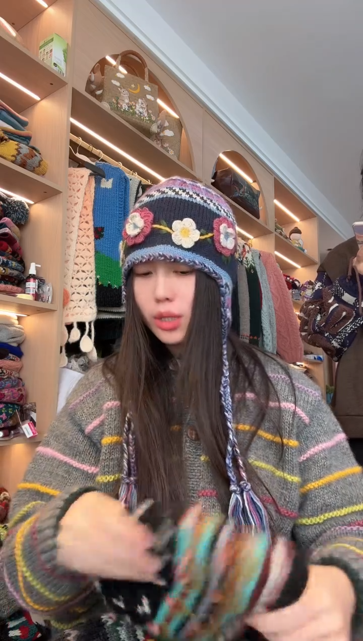 羊毛美利奴蓝色立体花护耳帽