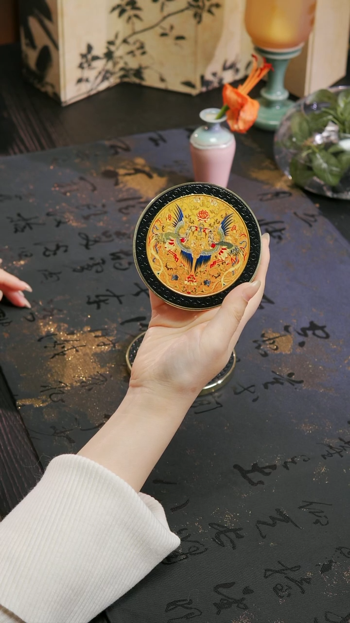 壹藏贰宝双凤朝阳铜圈杯垫一片