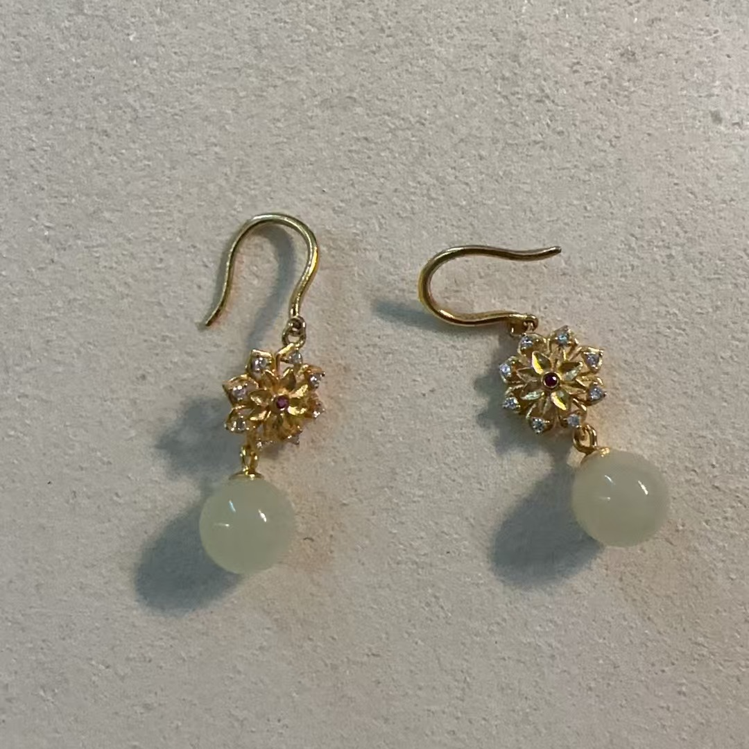 现货和田玉耳环一对