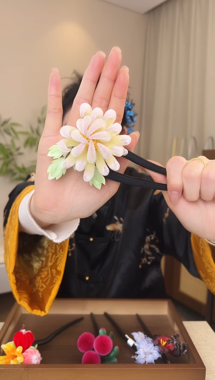 刺绣(****)浅橘色胖绒款u钗