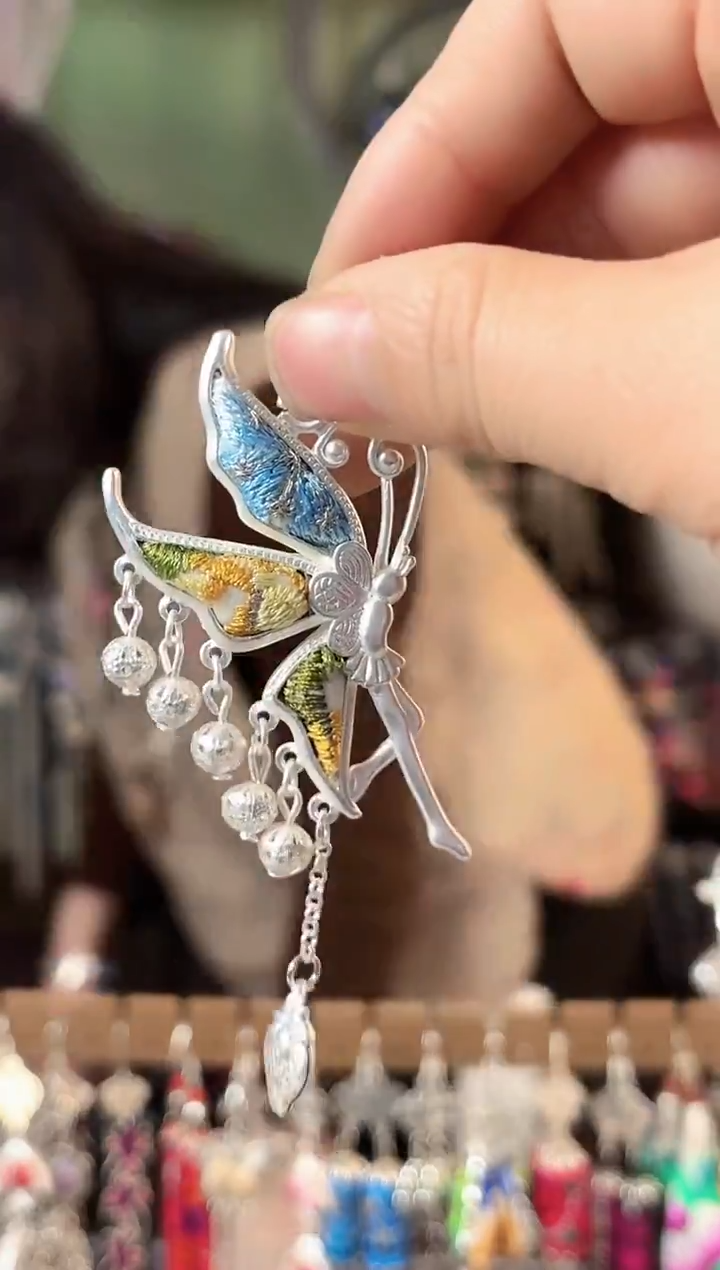 彩云南阁非遗老绣苗银饰品343