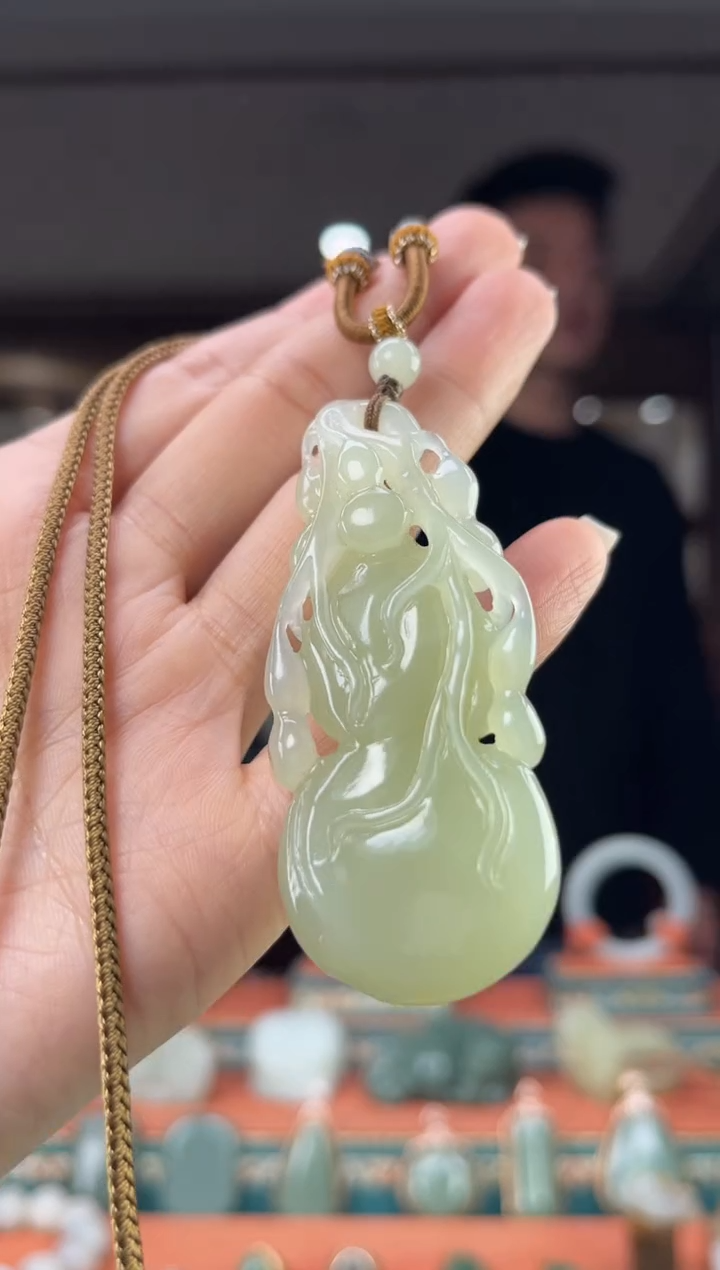 颈饰未镶嵌和田玉佩佩