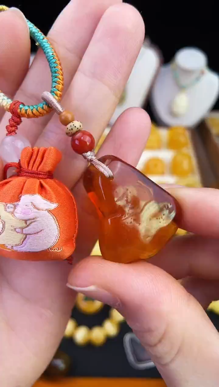 琥珀未镶嵌珠宝奇石柒月