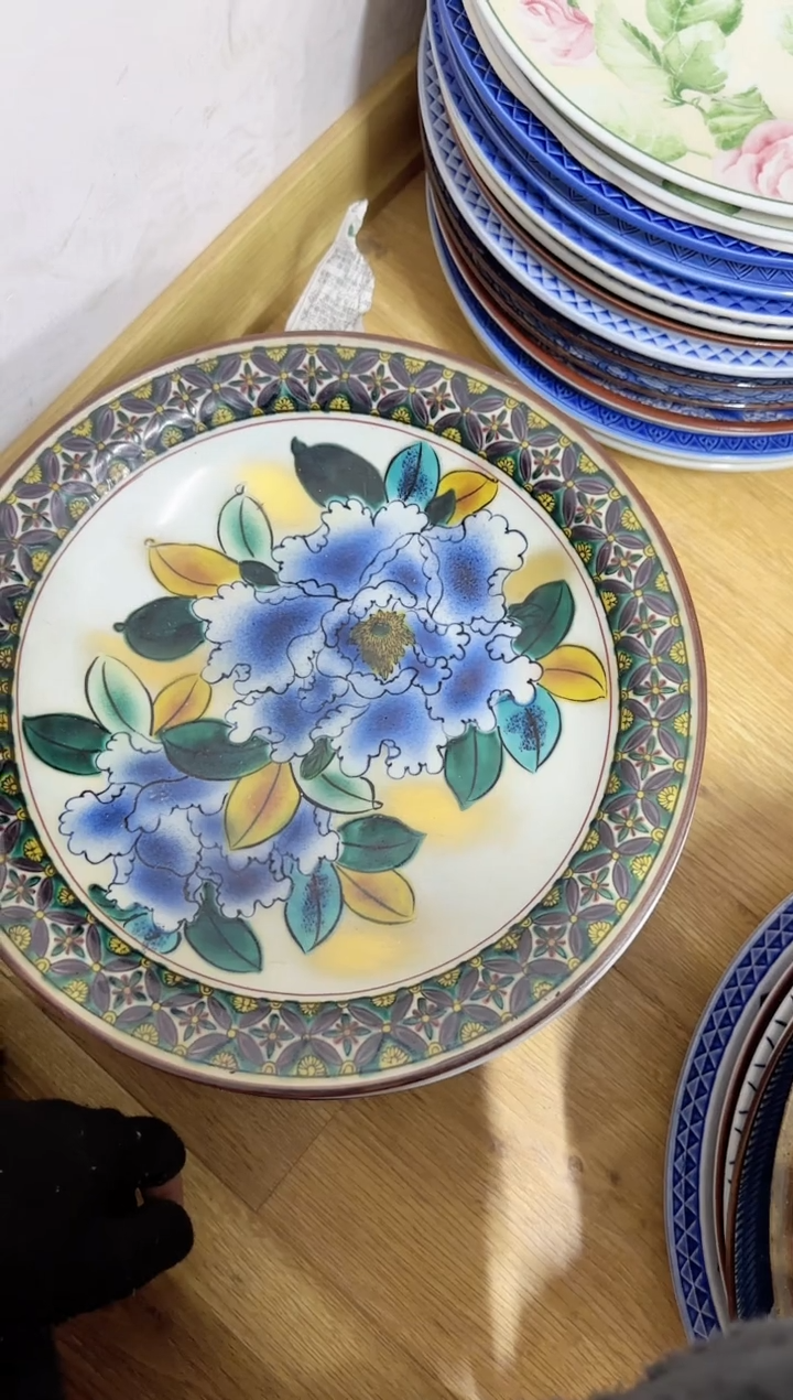 【闪购商品】瓷片30厘米满工交织釉山赏盘九谷款