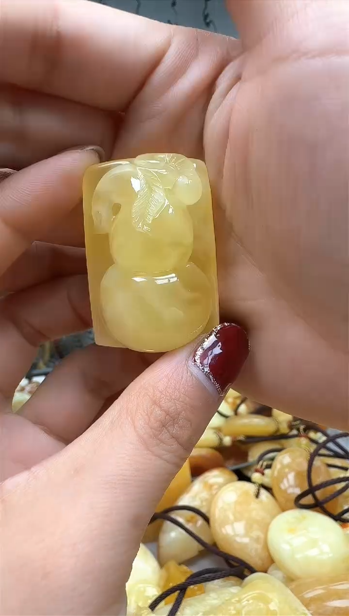 【闪购商品】琥珀裸石未镶嵌挂坠