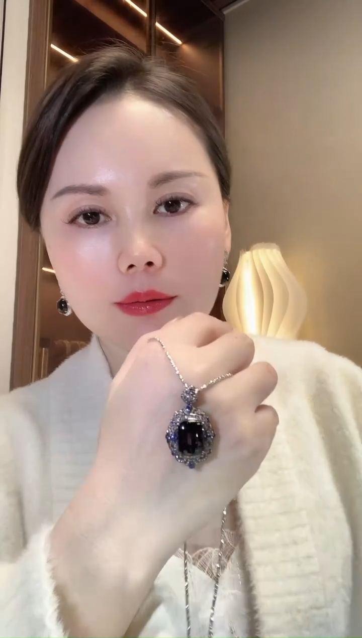 【闪购商品】翡翠吊坠(不含链)18K金镶嵌F77 