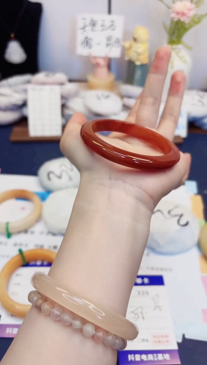 【闪购商品】石英质玉手镯未镶嵌335-玛瑙-圈口58