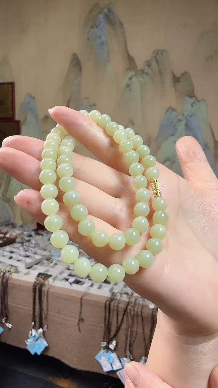 颈饰未镶嵌和田玉.