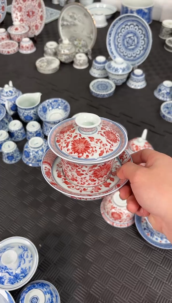 盖碗瓷景德镇陶瓷茶具纯釉里红点工缠枝莲马蹄盖碗